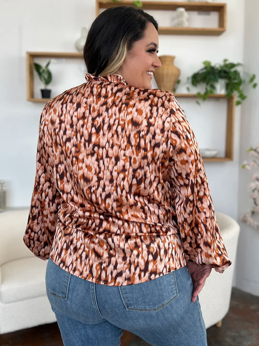 Camisa de manga abullonada con volantes estampada Double Take, talla completa