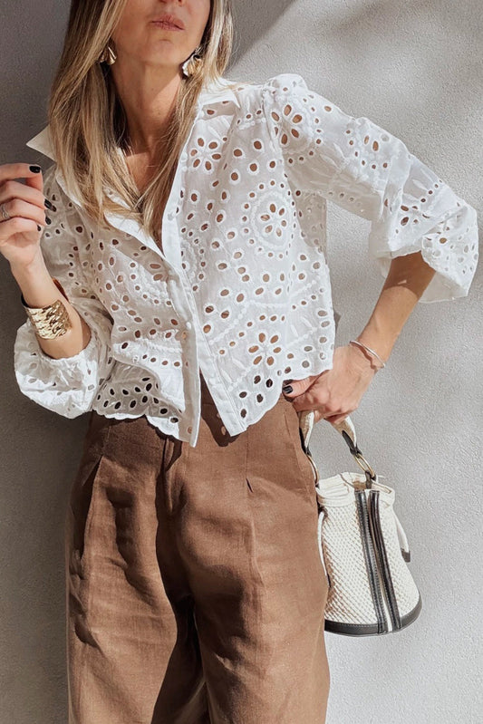 Camisa corta de manga abullonada bordada con ojales blancos