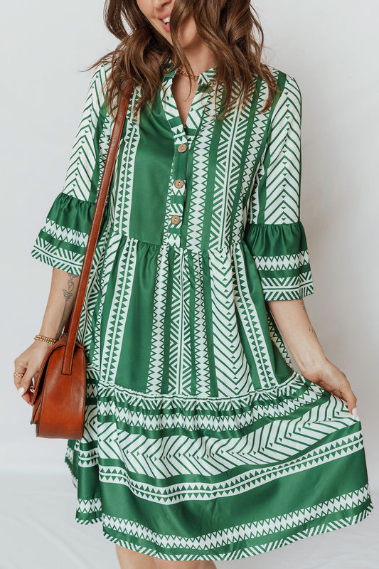 Vestido informal verde bohemio con estampado étnico, medio abotonado y manga 3/4