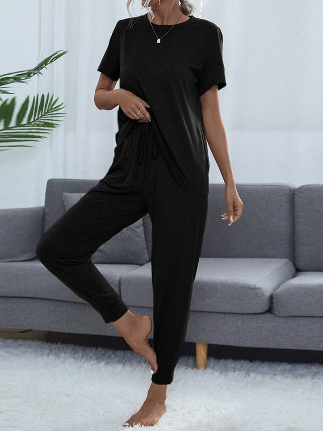 Conjunto de top y pantalón de manga corta con cuello redondo brillante