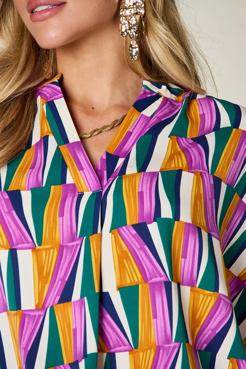 Top de manga dolman con muescas y estampado geométrico "Double Take" de talla grande