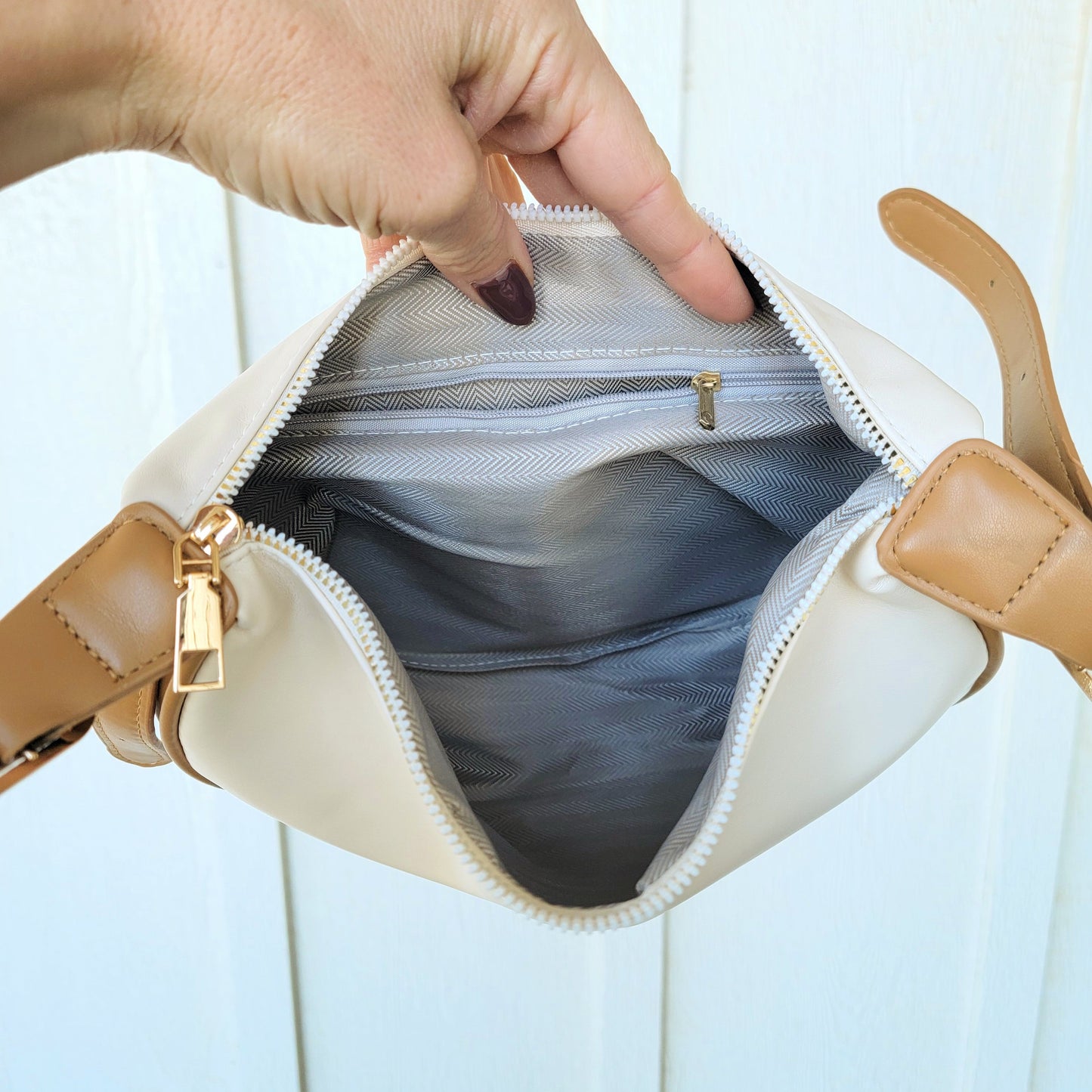 Bolso bandolera Nadia Colorblock de piel vegana con forma de media luna