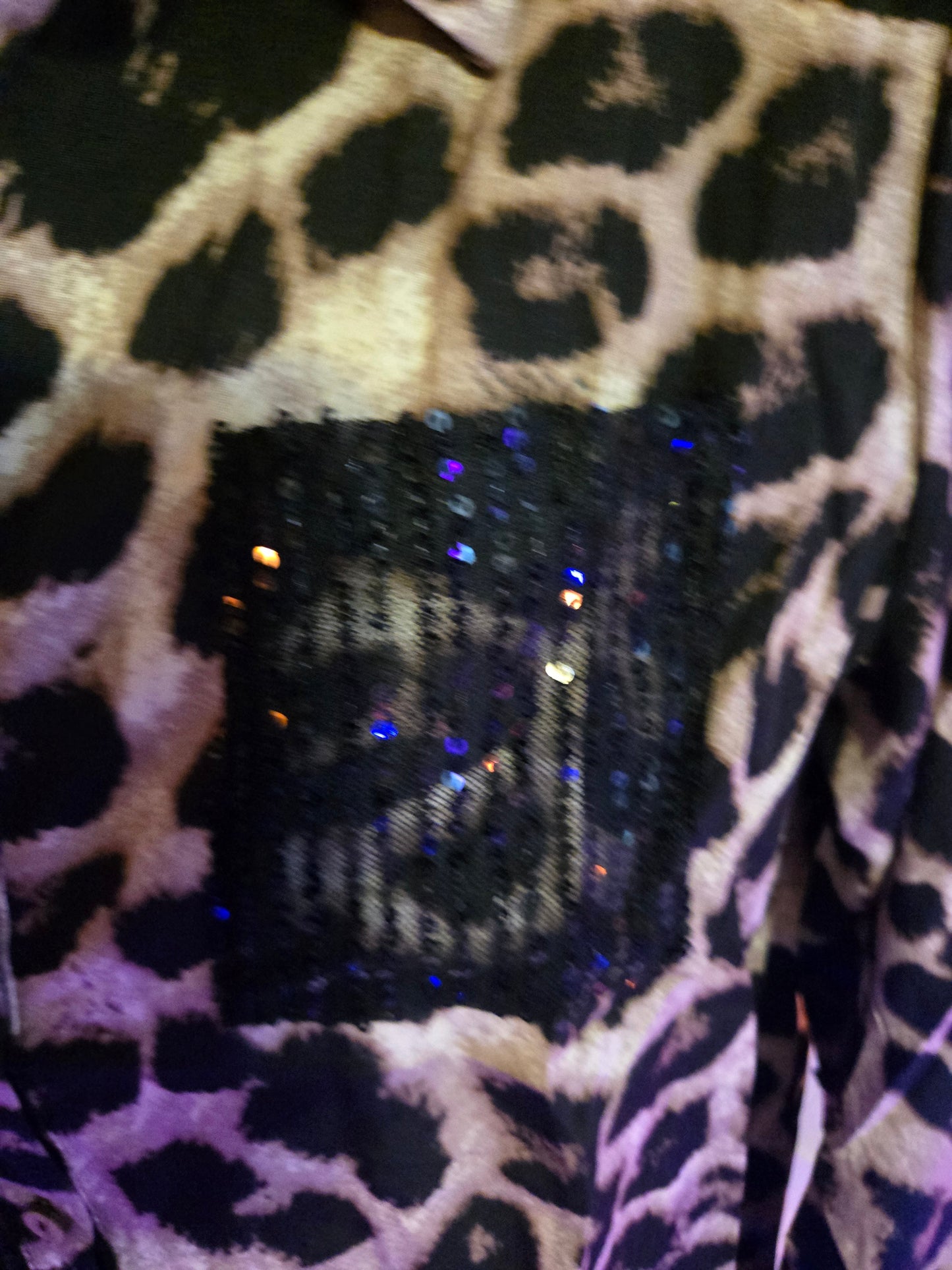 Blusa con botones de lentejuelas con estampado de leopardo – Top glamuroso de manga larga