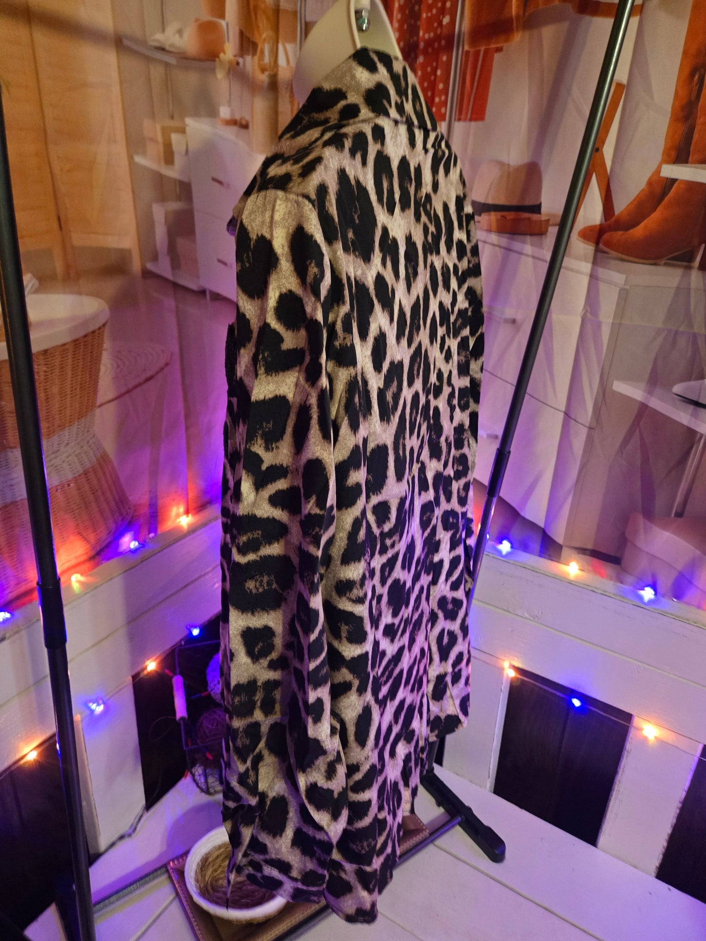 Blusa con botones de lentejuelas con estampado de leopardo – Top glamuroso de manga larga