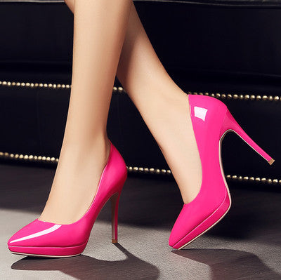 Tacones de aguja con punta. Consulte la tabla de tallas en "más detalles".
