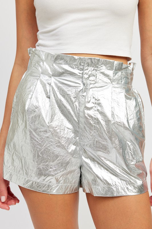 SHORTS METÁLICOS CON CINTURILLA PAPERBAG Consulta la tabla de tallas en "más detalles"