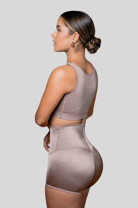 Pantalón corto con realce de glúteos