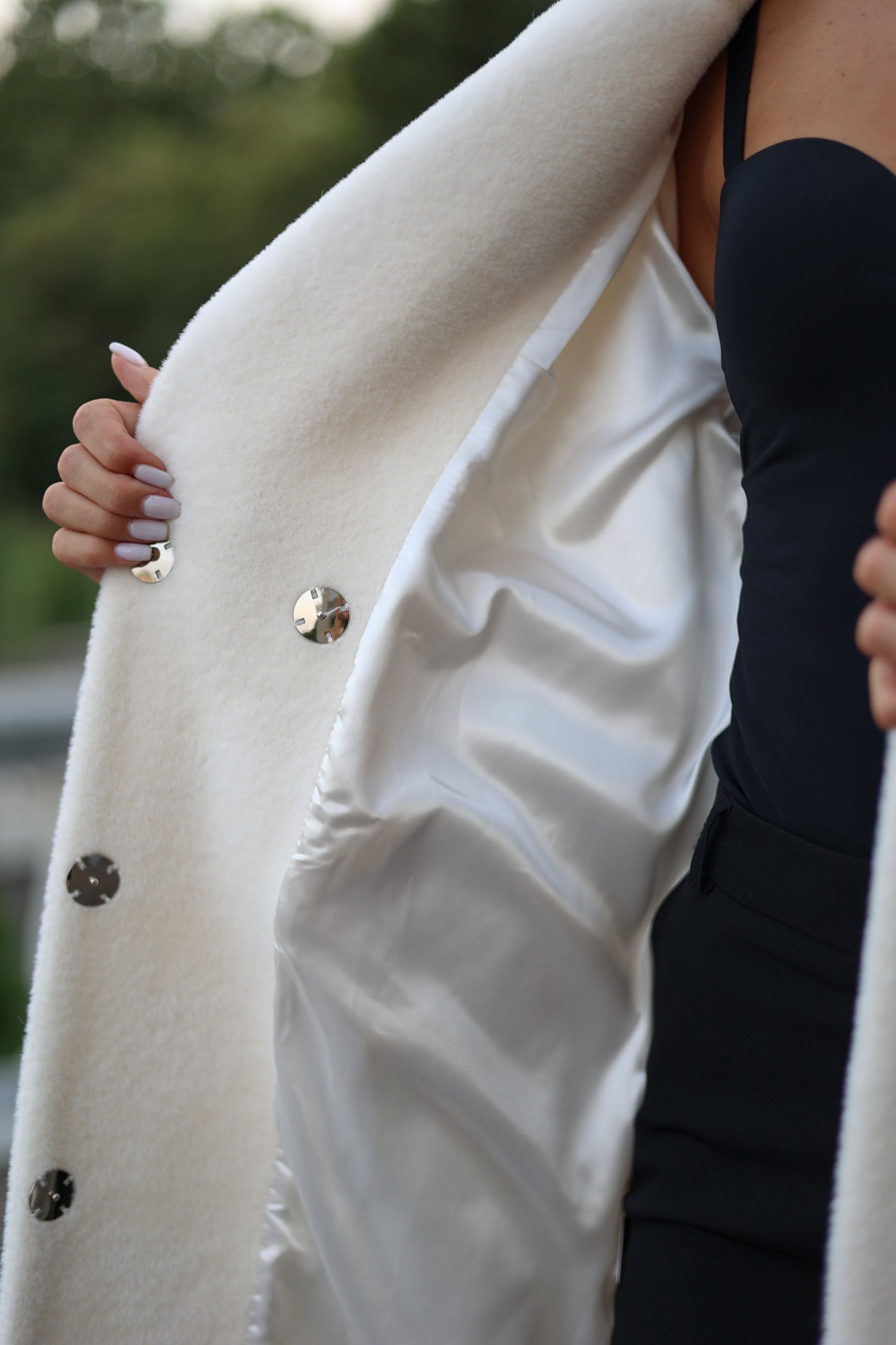 Abrigo de mezcla de lana y piel ecológica en blanco
