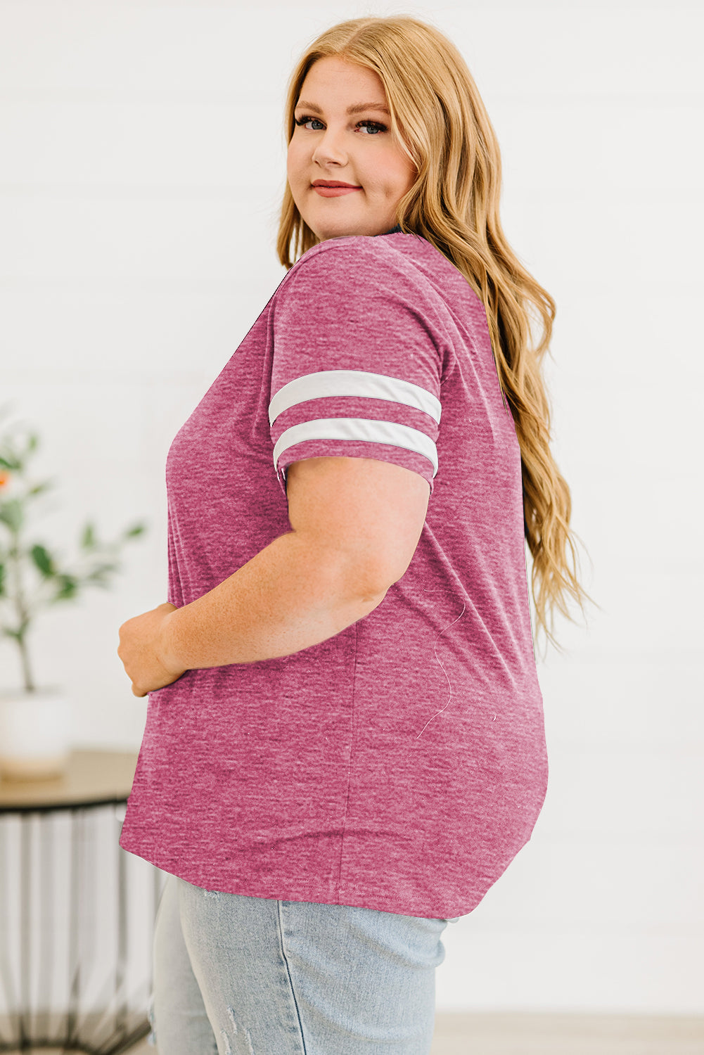 Camiseta de talla grande con cuello de pico a rayas. Consulta la tabla de tallas en "más detalles"