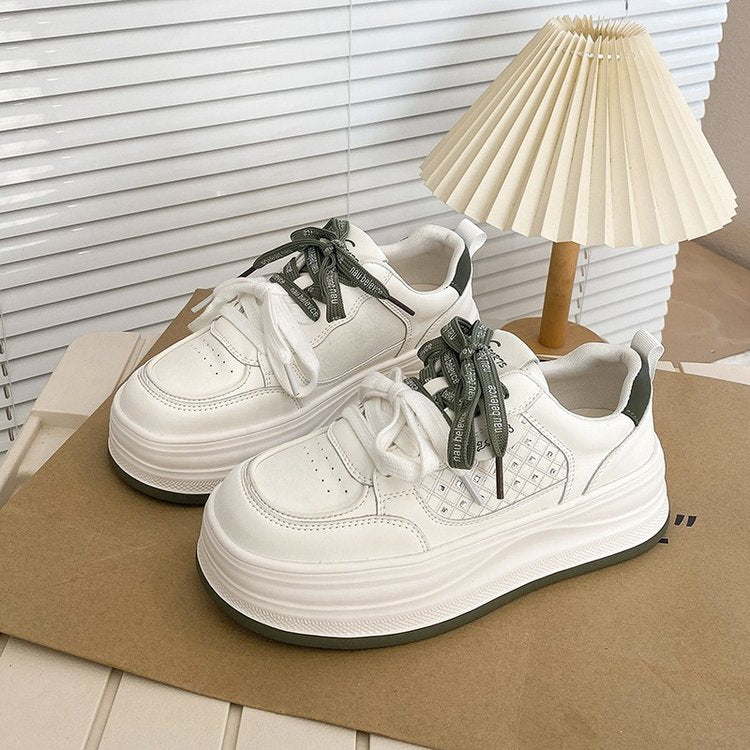 Women Double Lace Platform Sneakers Stitched Detail Chunky Thick Sole Skate Shoes Minimalist Street Style Lace Up Casual White Board Trainers