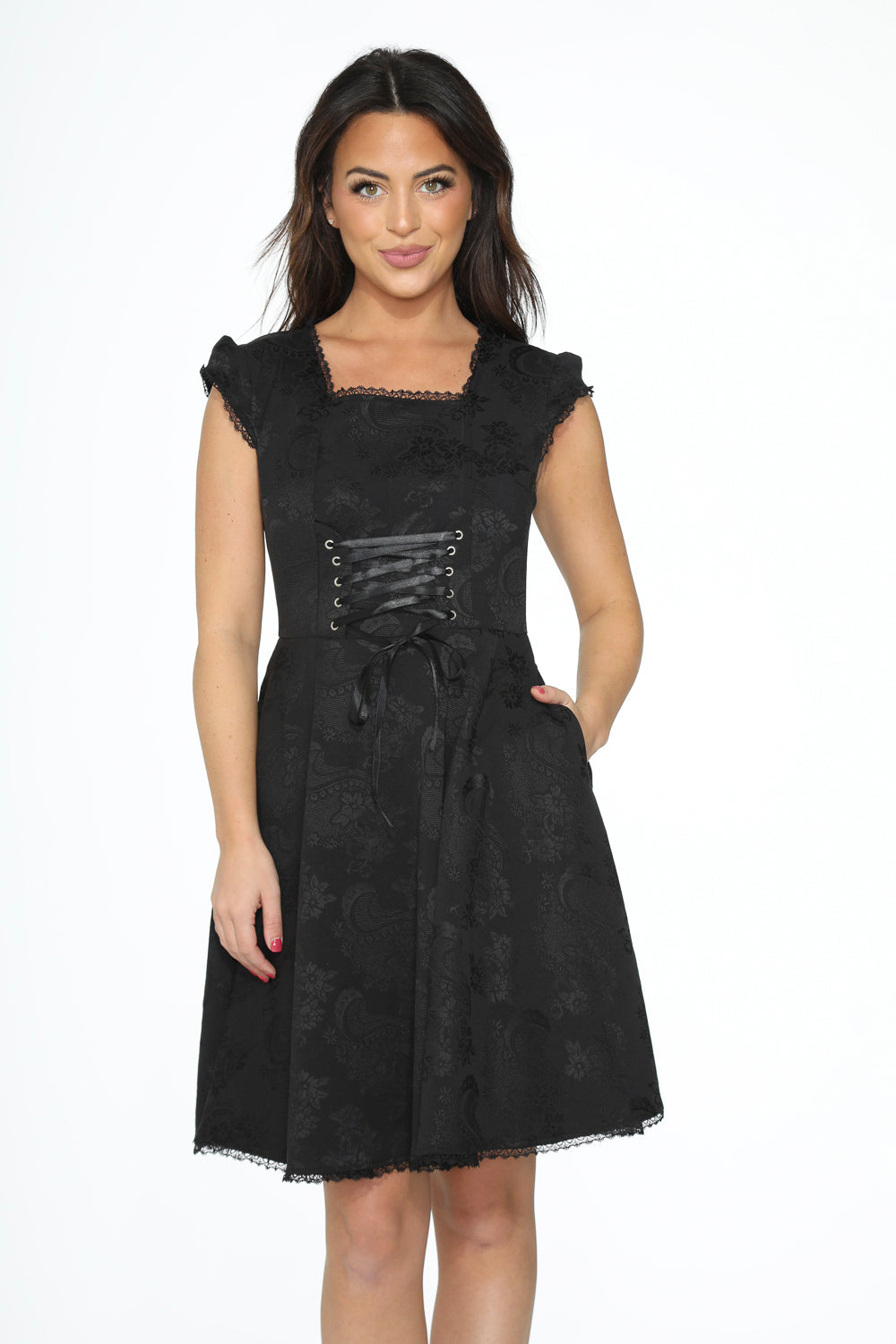 21440 Vestido gótico con vuelo de brocado negro