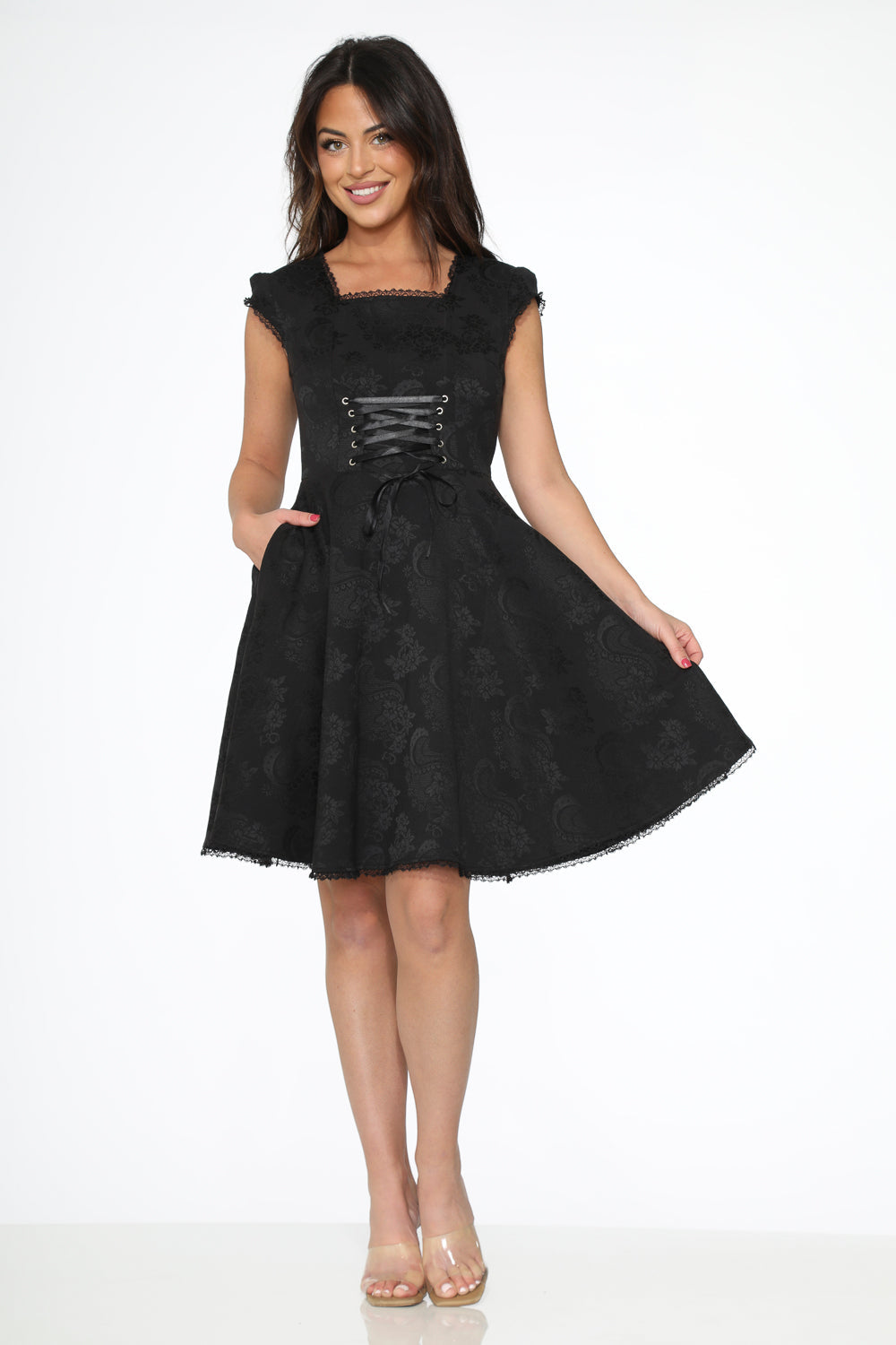 21440 Vestido gótico con vuelo de brocado negro