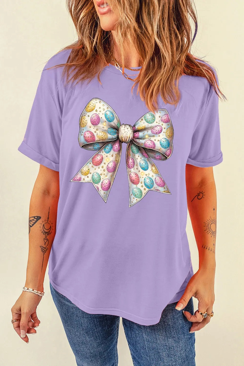 Camiseta de manga corta con cuello redondo y estampado de lazo