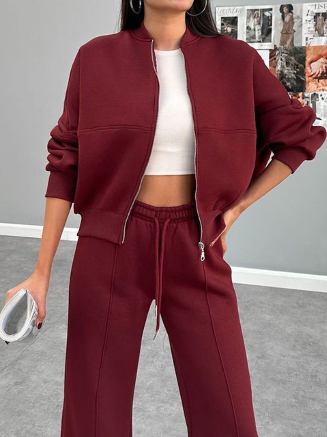 Conjunto de top con cremallera y cuello estilo béisbol y pantalones con cordón