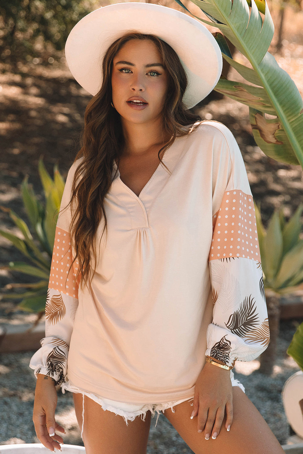 Blusa suelta con cuello en V, mangas abullonadas, patchwork de lunares y hojas de palmera Jet Stream