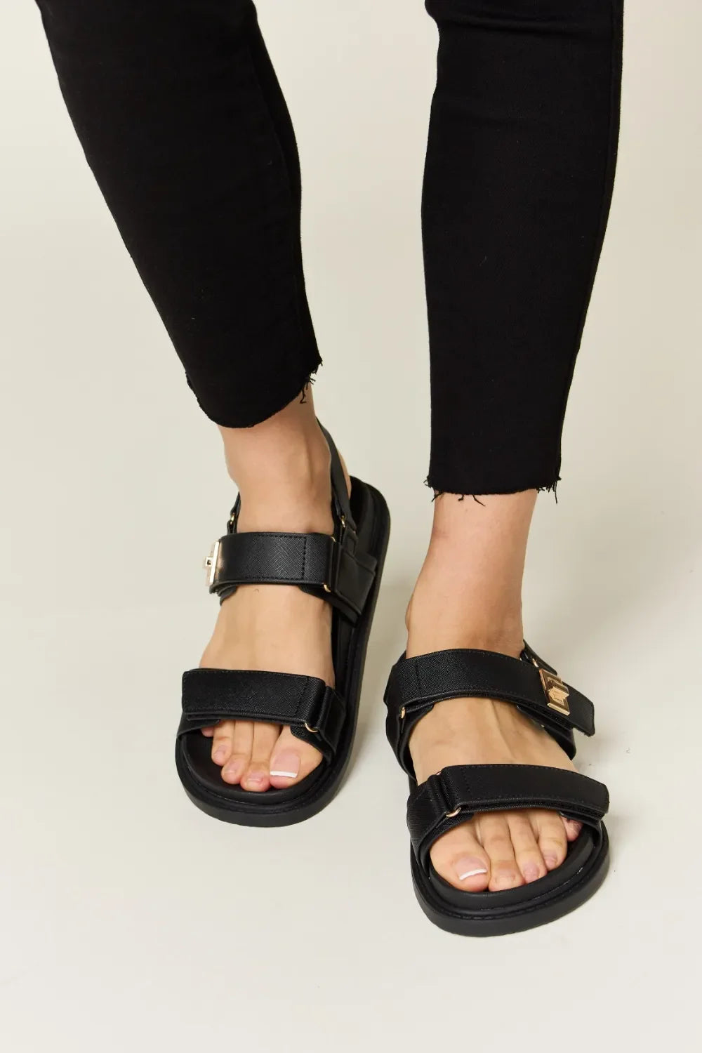 Sandalias WILD DIVA con talón descubierto de doble tira de velcro