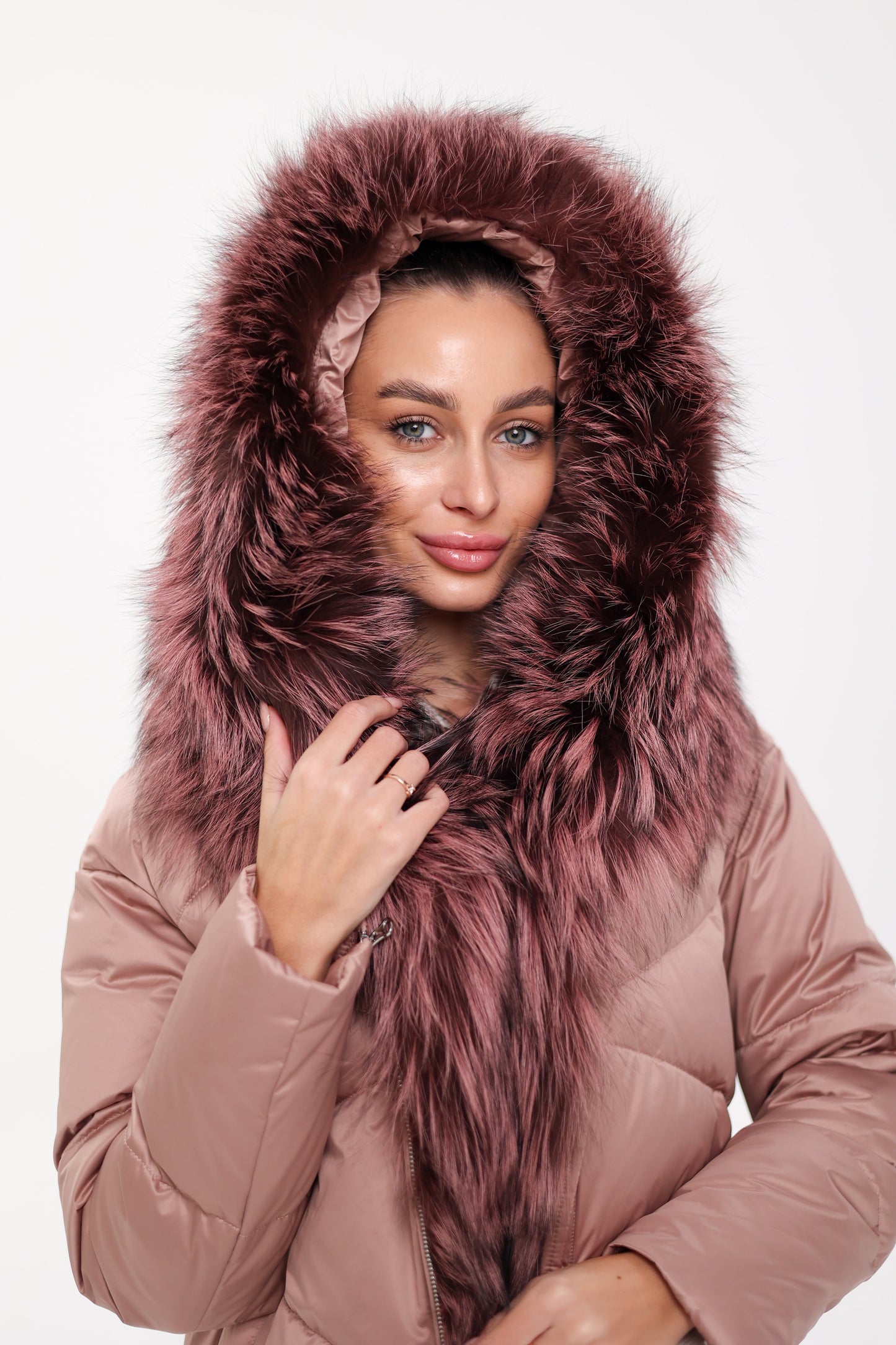 Parka de plumas con ribete de auténtica piel de zorro plateado