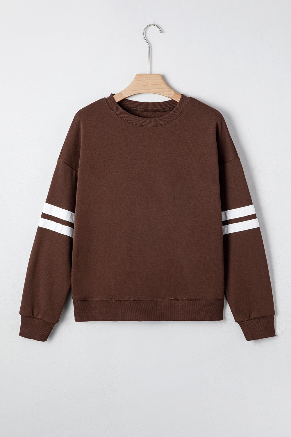 Sudadera Oversize Azul Cielo con Detalle de Rayas Universitarias y Hombros Caídos