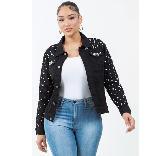 Chaqueta vaquera con adornos de perlas y pedrería Radiant Pearls negra. Ver tabla de tallas en "más detalles".