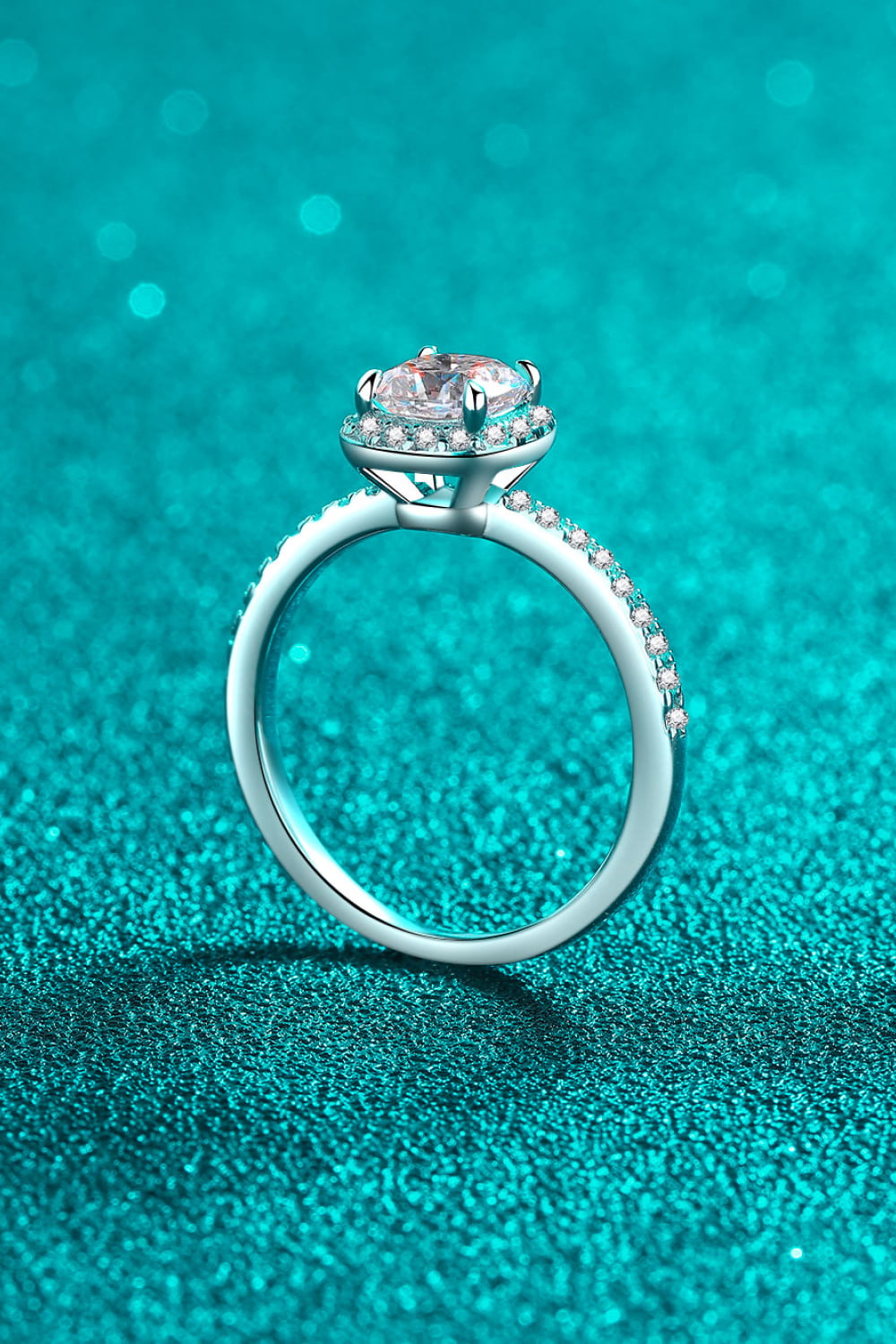 Anillo de halo de moissanita de 1 quilate de plata de ley 925