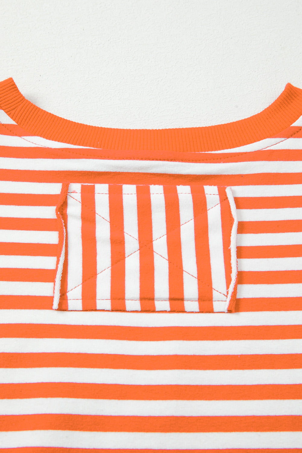 Top tipo jersey casual de hombros caídos con costuras expuestas a rayas naranjas