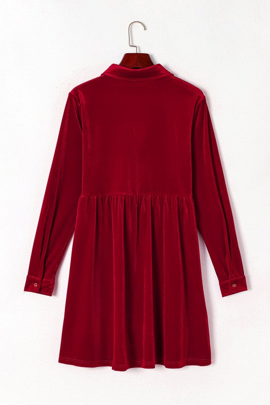 Vestido de terciopelo con botones, manga larga y volantes