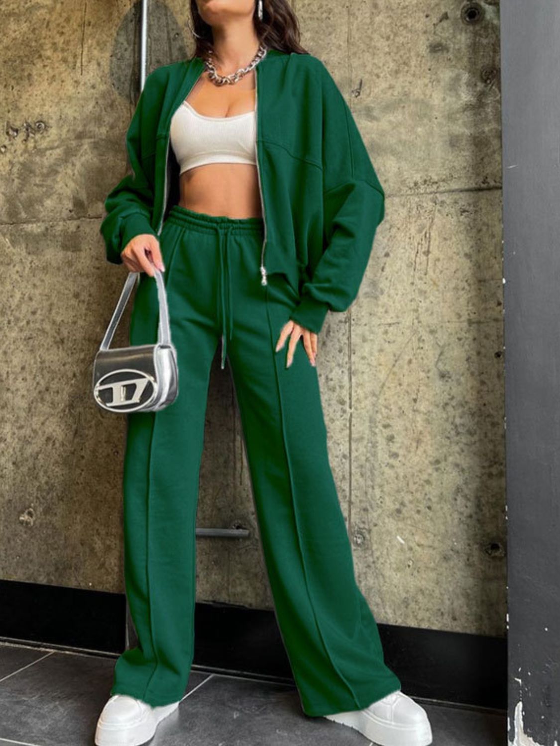 Conjunto de top con cremallera y cuello estilo béisbol y pantalones con cordón