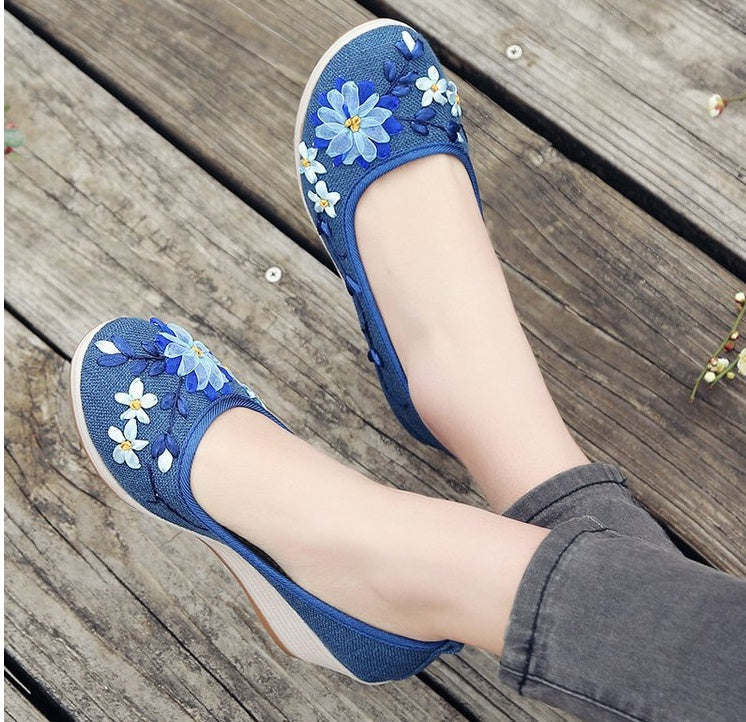 Women's canvas shoes