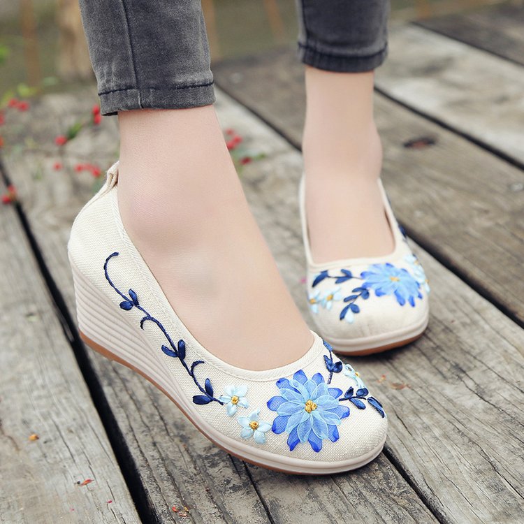 Women's canvas shoes