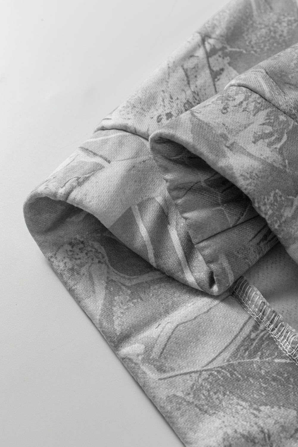 Sudadera con capucha deportiva extragrande con estampado de camuflaje Woodland rosa claro