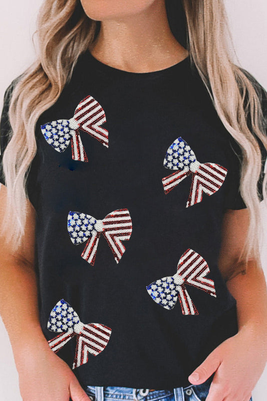 Camiseta de manga enrollada con lazo y lentejuelas negras en la bandera