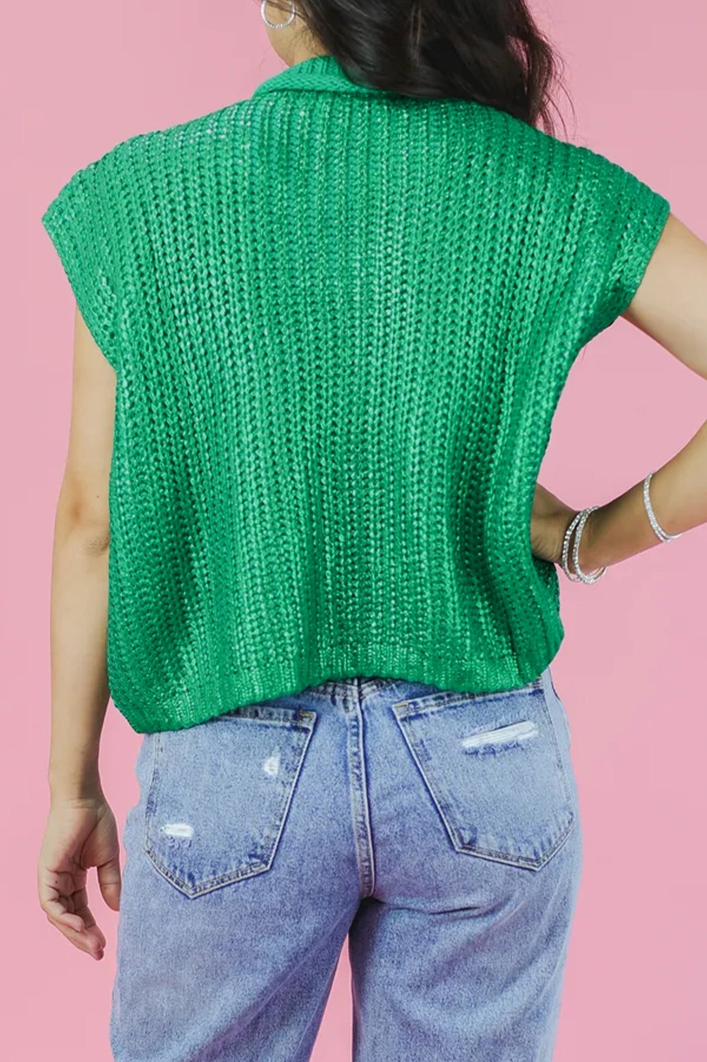 Suéter de punto de color verde brillante liso con cuello alto y manga corta