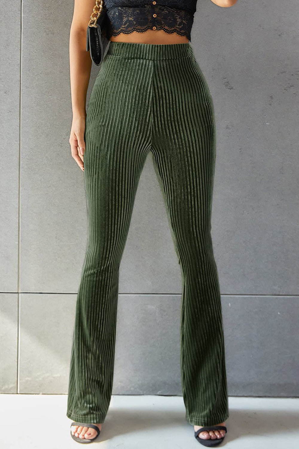Pantalones acampanados de tiro alto acanalados