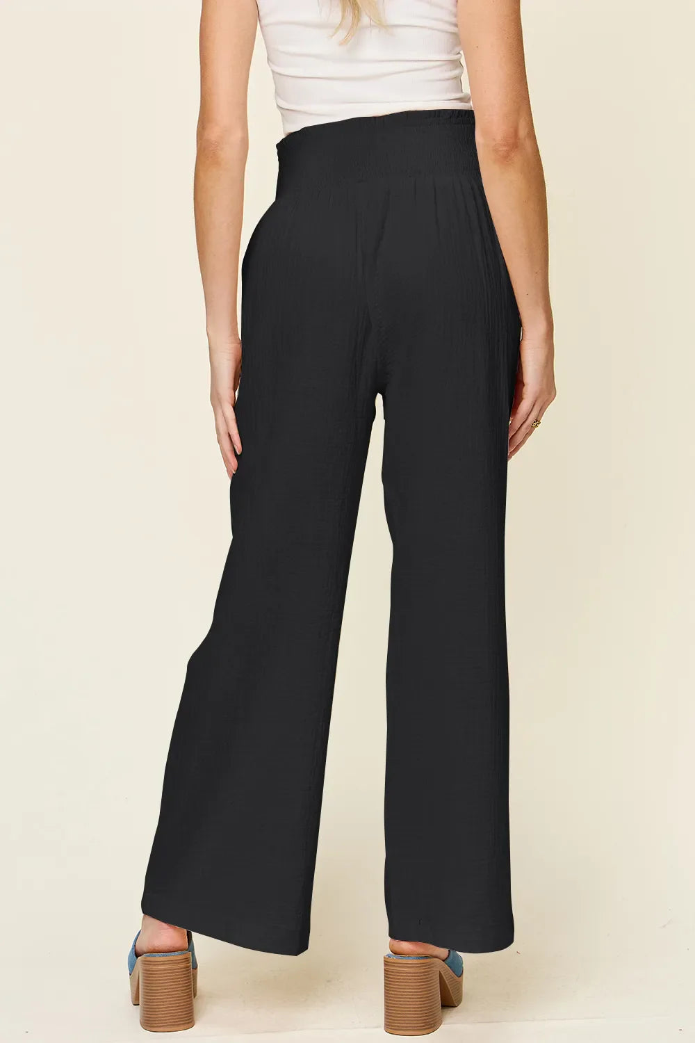 Pantalones anchos con cintura smock y textura de Double Take