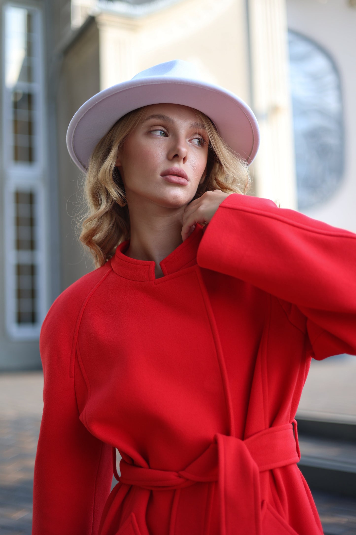 Abrigo de mezcla de lana con cuello mao en rojo
