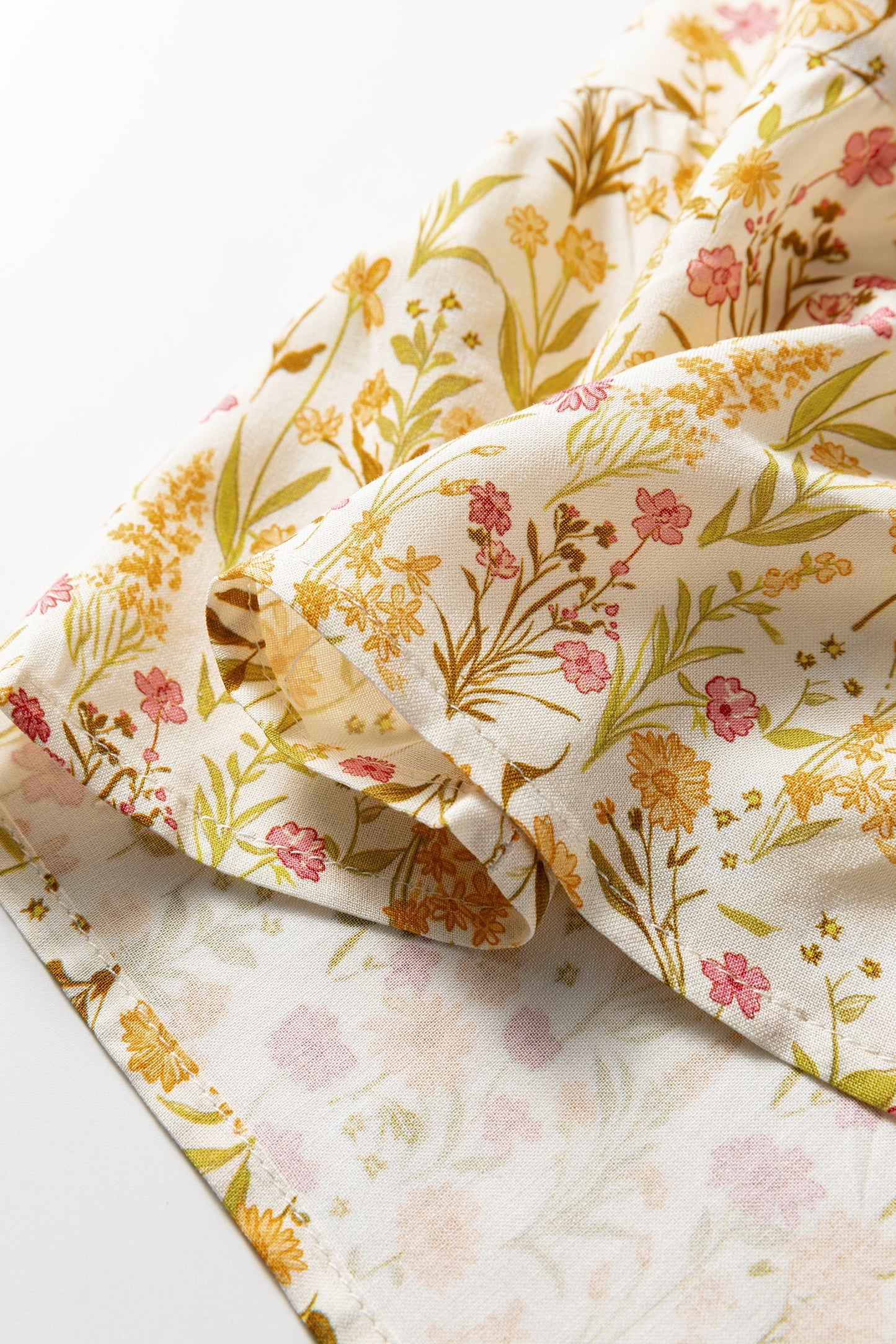 Vestido Camisero Holgado de Manga Larga con Estampado Floral Amarillo, Ribetes Volantes y Puños Fruncidos
