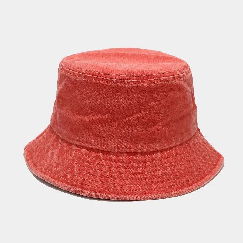 Sombreros de pescador desgastados