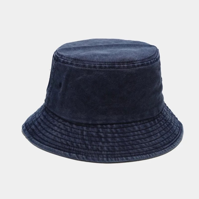 Sombreros de pescador desgastados