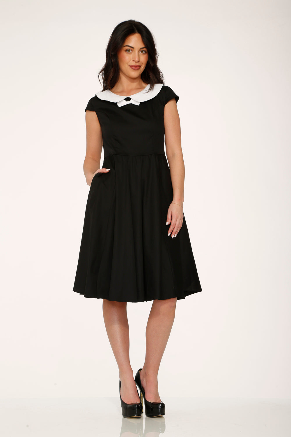 29190 Vestido swing de cuello blanco y negro
