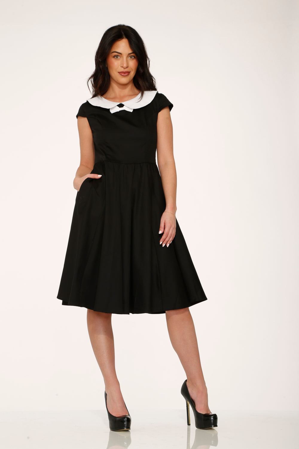 29190 Vestido swing de cuello blanco y negro