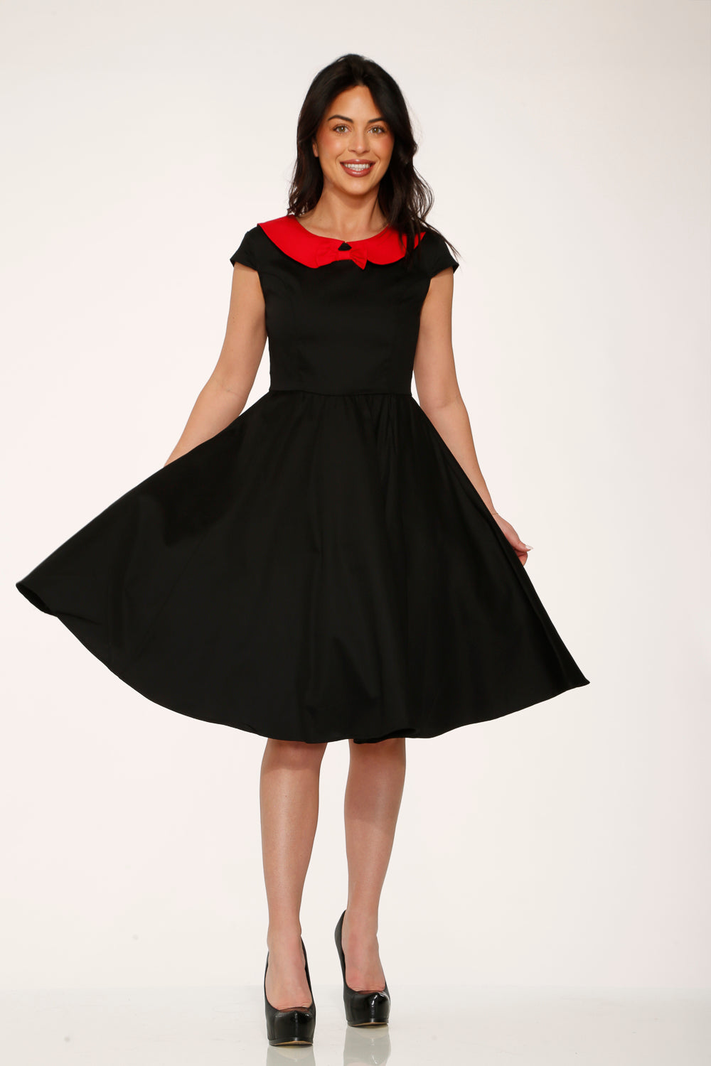 29191 Vestido Acampanado de Cuello Negro y Rojo
