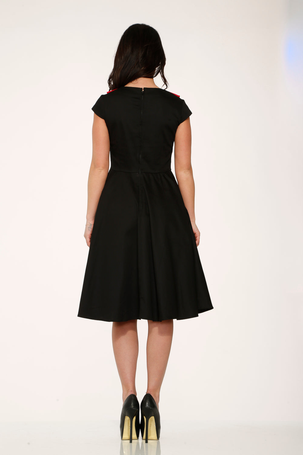 29191 Vestido Acampanado de Cuello Negro y Rojo
