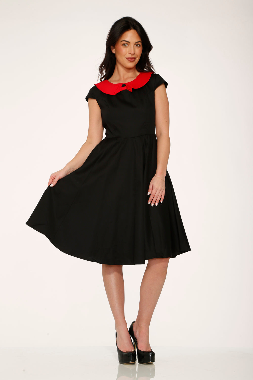 29191 Vestido Acampanado de Cuello Negro y Rojo