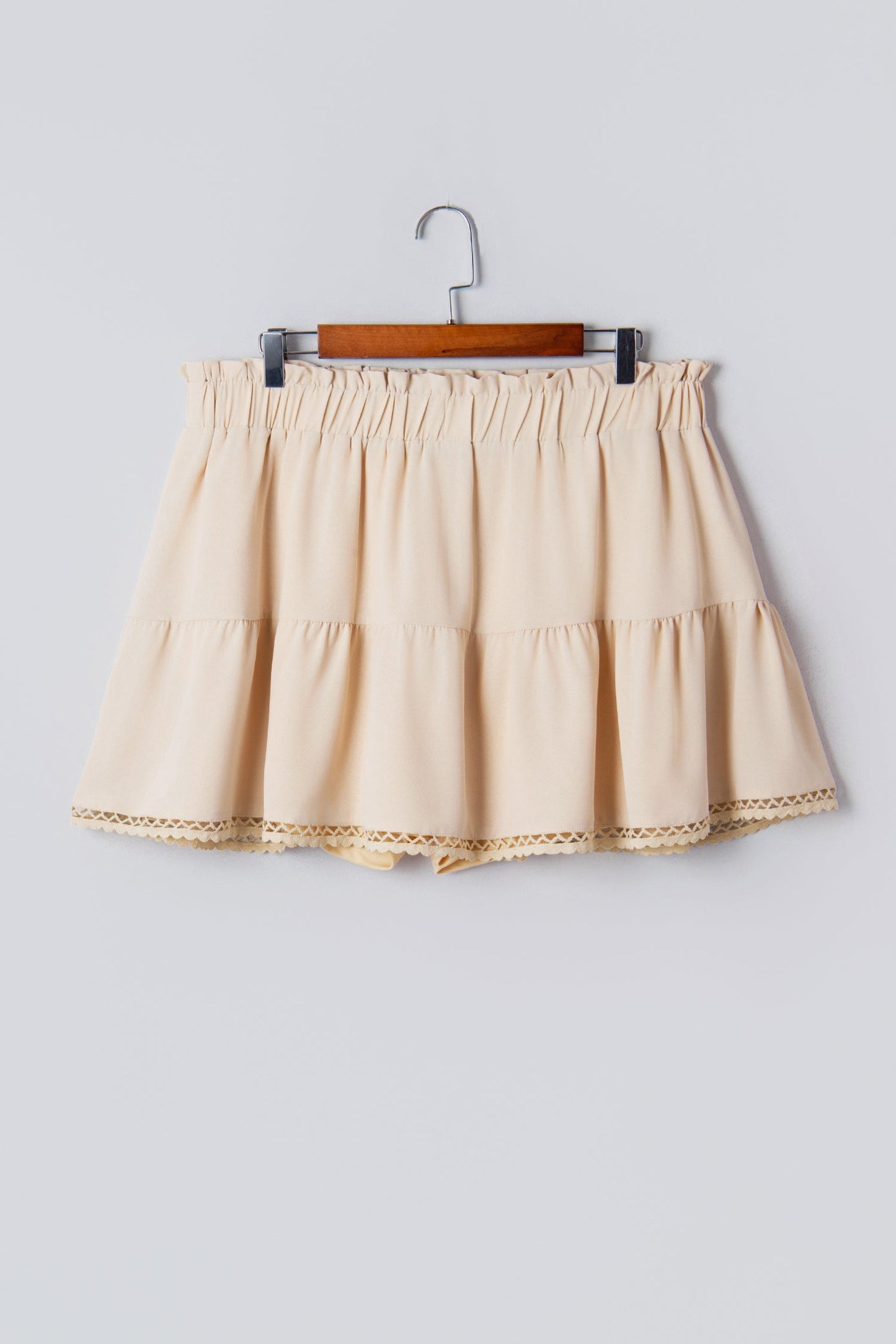 Pantalones cortos bombachos de talla grande azul marino con cintura elástica fruncida y ribete de encaje de estilo bohemio