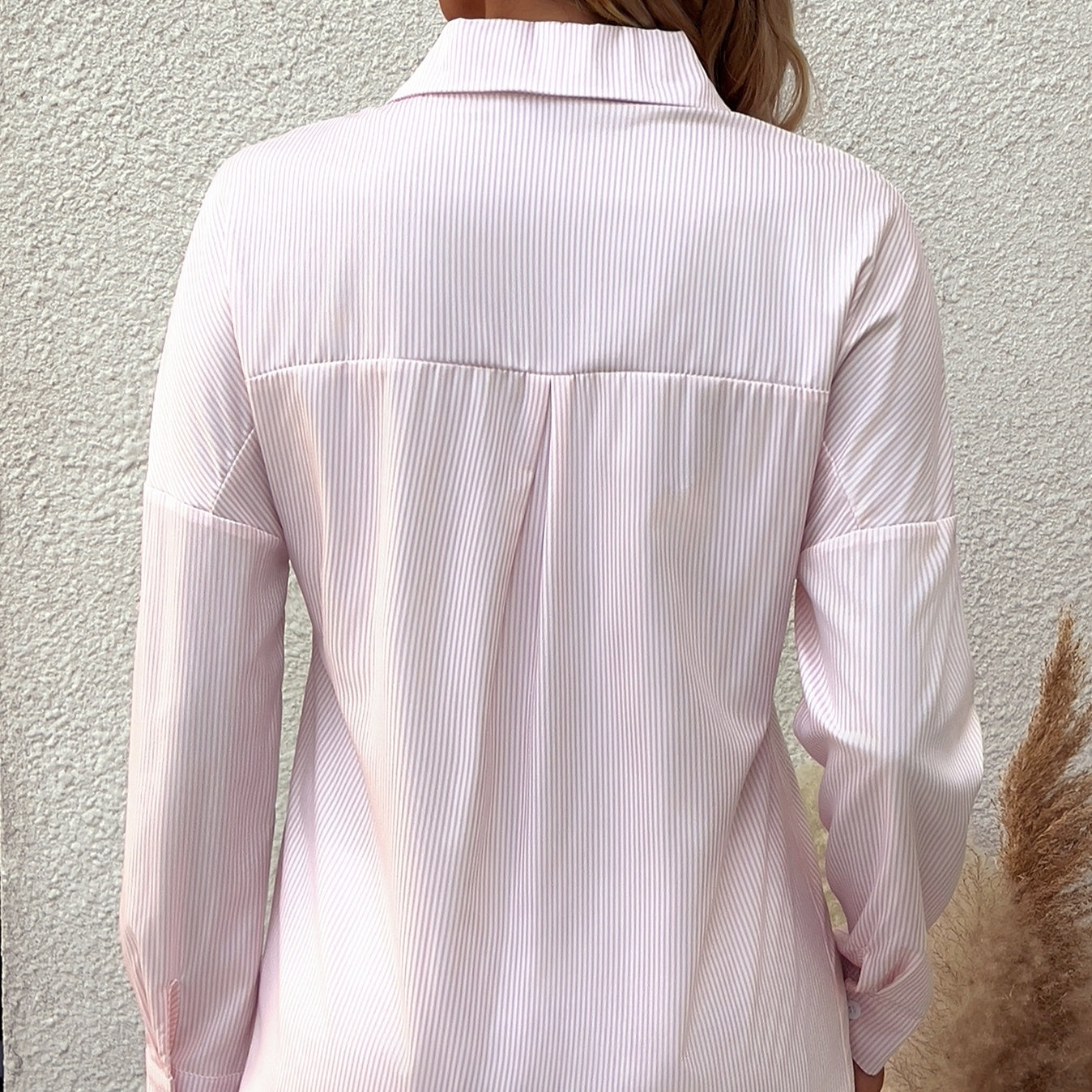Camisa blusa de mujer a rayas con solapa y manga larga