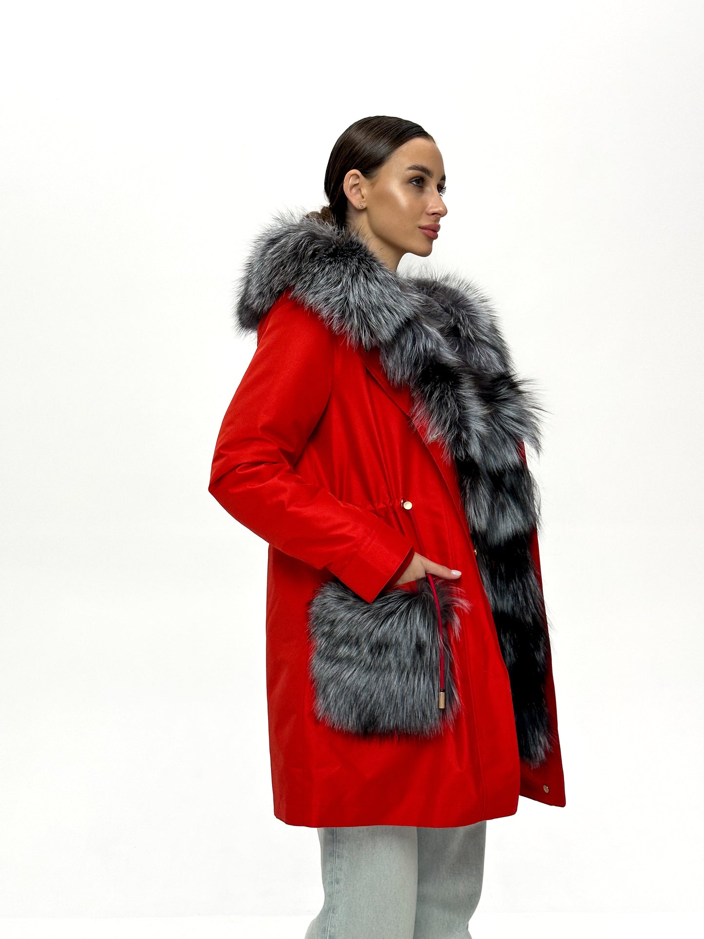 Parka Roma de piel auténtica de zorro plateado y conejo con aislamiento en color rojo