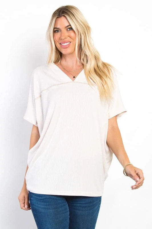 Camiseta de manga corta acanalada con cuello en V de talla completa Trendsi Be Stage