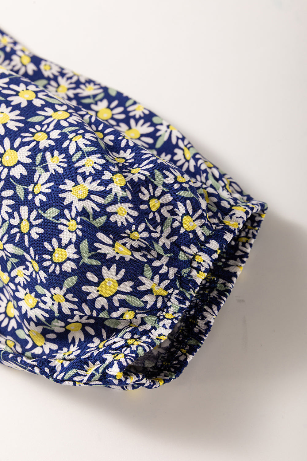 Blusa holgada con estampado floral bohemio azul y escote cuadrado fruncido