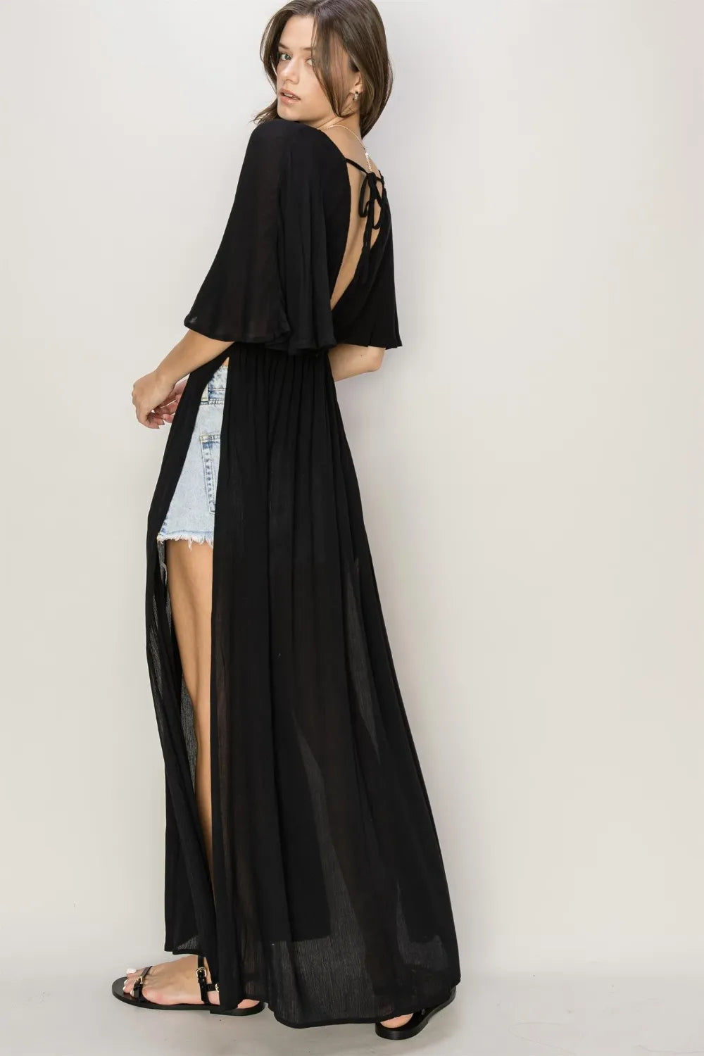 Vestido largo HYFVE con espalda cruzada y aberturas laterales