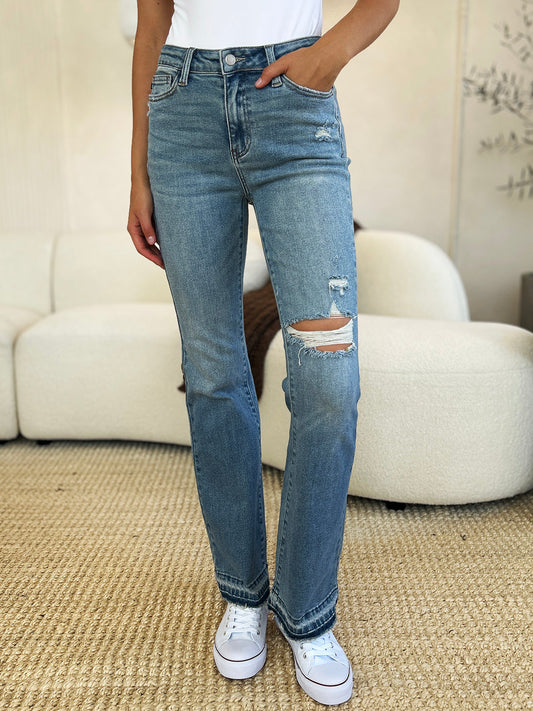 Jeans Judy Blue de tiro medio, talla grande, con bajo deshilachado y efecto desgastado